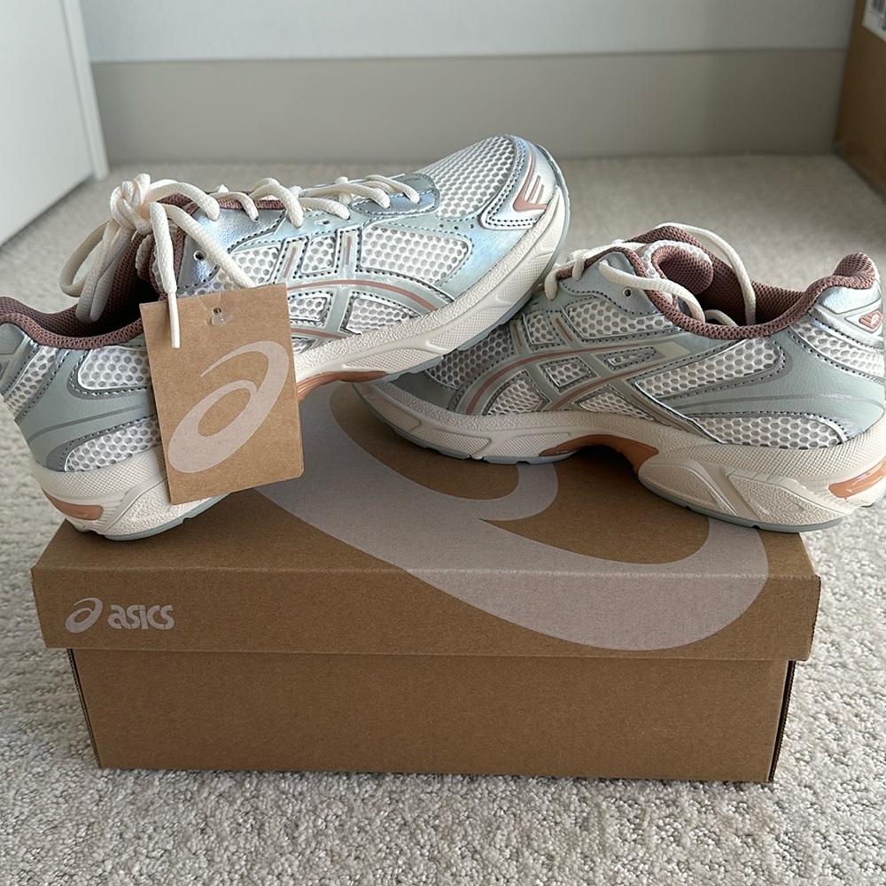 ASICS Gel 1130 Cream/Light Sage - size 7.5 women